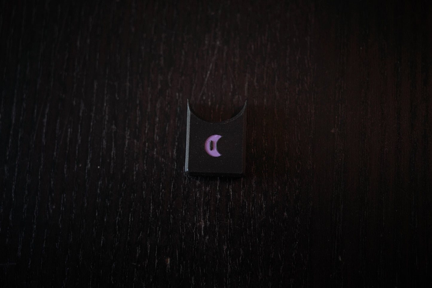 Crown Magnet